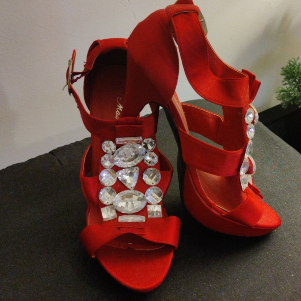 Heels - Picture 4 of 7